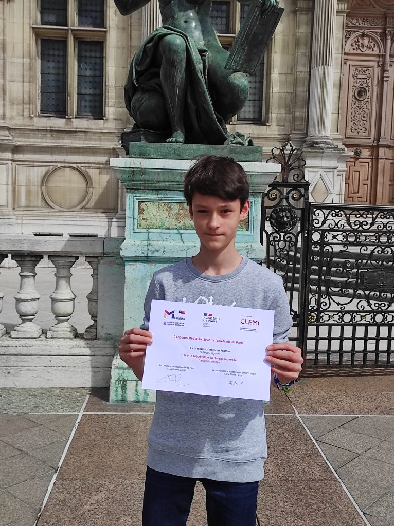 Antonin FROTTIER (4B) remporte le 1er Prix académique – Dessin de presse – du concours MÉDIATIKS